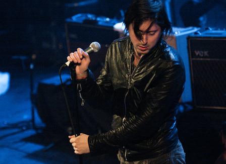 Photos: Carl Barât le 16 avril à Trianon