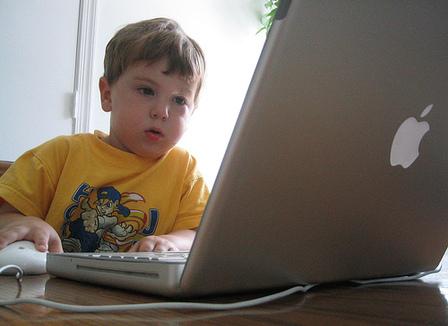 Les conseils 2.0 de Familles de France pour protéger ta petite s&oelig;ur