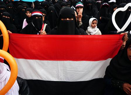 Sur la place Sahat Al-Tagheer à Sanaa : des religieux, des socialistes et des battles de rap