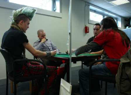 Ces jeunes accros au bridge (et vice-versa)