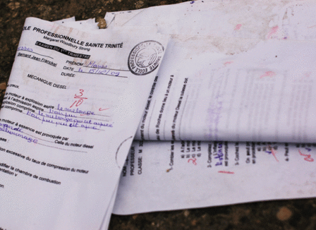 Dans les ruines de l'université de Quisqueya, à la recherche d'un diplôme