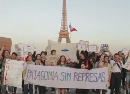 Les Chiliens de Paris dans les rues contre le mega-barrage HidroAysén