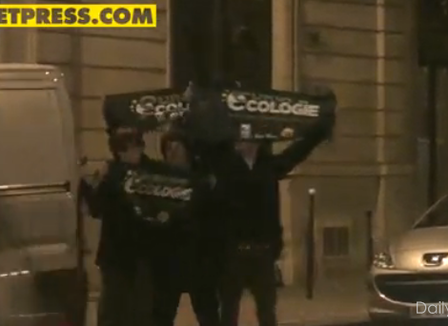 Vidéo: des jeunes écolos viennent narguer les militants UMP 