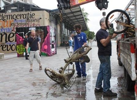 À la pêche aux vélib' dans les eaux de Paris