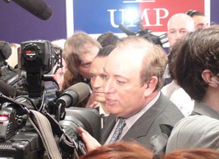 A l'étranger, la presse se lâche sur la défaite humiliante de Sarkozy