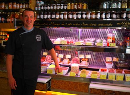 A Deauville le G8 rappelle aux seniors « l'Occupation » tandis que le boucher « attend Sarkozy pour lui vendre de la charcuterie »