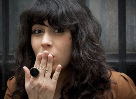 Photo-shoot : La chanteuse Laura Cahen.