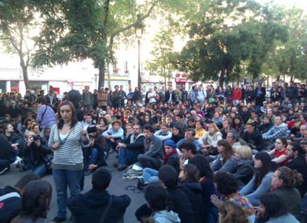 On a suivi l'AG de la #FrenchRevolution: Marguerites, Ray Ban et Twitter à fond