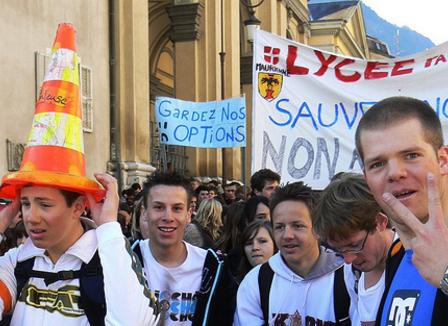 Cyprien Feilhès, de l'UNI-lycée:  «On aimerait que les lycéens puissent systématiquement être contrôlés à l'entrée des lycées»