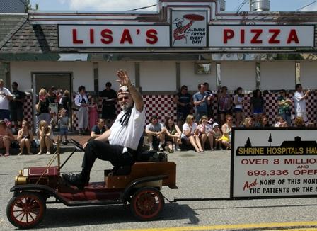 Bikini, Corona et drapeaux américains: A Old Orchard Beach les États-Unis fêtent le Memorial Day 