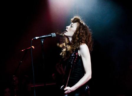 Photos: Melissa Auf Der Maur à La Flèche d'or, Paris le 11 avril