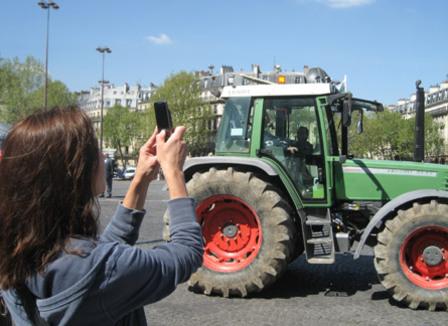 Photos : les céréaliers et leurs tracteurs, place de la Bastille (Paris)