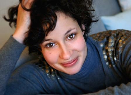 Alice Zeniter: « Être sur Facebook c'est comme être sur le bord d'une autoroute en slip »