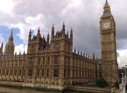 Le résultat des législatives britanniques décrypté