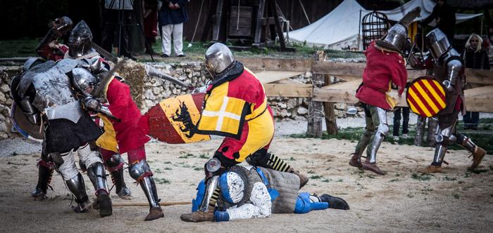 « Leur entraînement, c’est 3 heures par semaine de Muay-Thaï et 3 heures de combat en armure. 