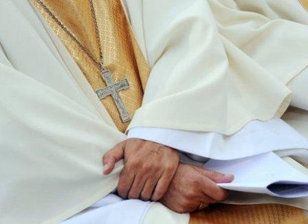 Le Vatican prévient les prêtres pédophiles et leurs complices qu'ils risquent la damnation
