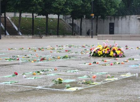 Un mémorial éphémère pour les SDF morts dans la rue