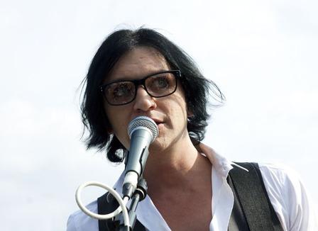 Photos: Placebo en concert sur les toits de la Fnac de Ternes le 18 juin à Paris