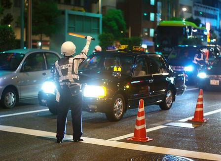 Un flic a ordonné à mon pote de lui chanter une chanson
