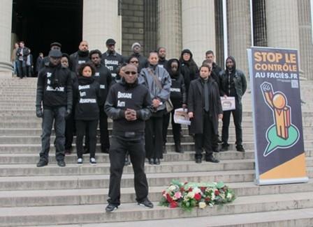 Quand des militants anti-contrôle au faciès se font embarquer par la police