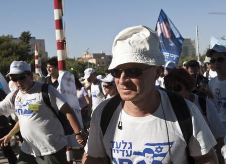 Photo-reportage: la marche pour Gilad Shalit arrive à Jérusalem où 15.000 sympathisants les attendent