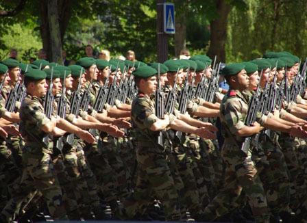 Le Défilé du 14 Juillet, Paul le Poulpe citoyen d'honneur et des femmes évêques... Le Morning Refresher