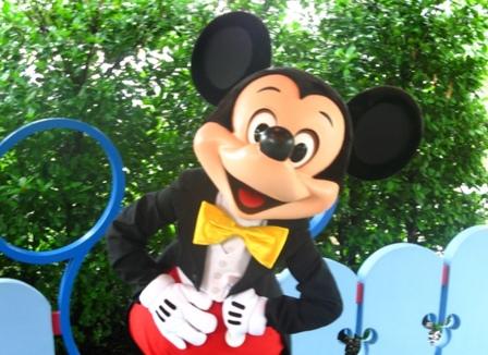 Deux privés jugés pour avoir enquêté sur les salariés de Mickey