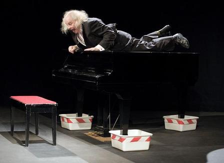 Critique Théatre: Les Douze Pianos d'Hercule de Jean-Paul Farré 