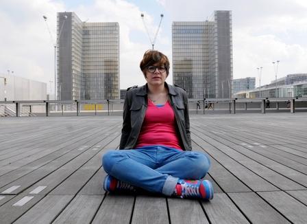 « Pour l'instant la pile de feuilles fait 8 cm, va falloir que j'élague un peu »