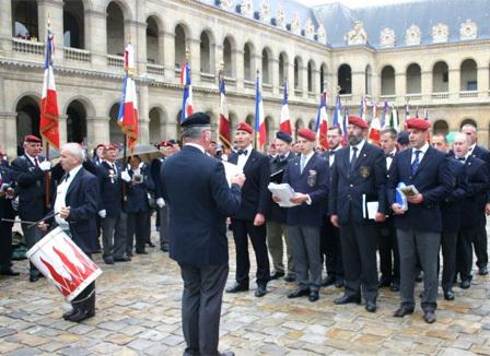 Une chorale d'extrême droite joue les MC à la cérémonie d'Etat pour Jeanne d'Arc