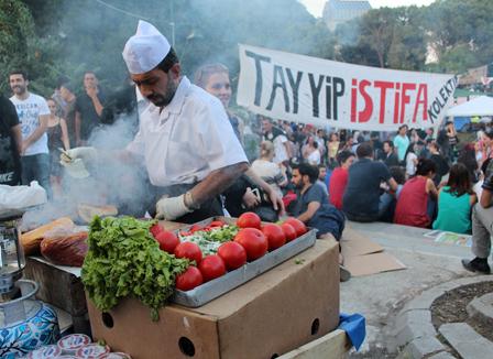 Dans le village de Gezi : Des bibliothèques, des garderies, un journal et... des grillades