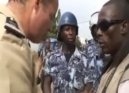 Le journaliste togolais avait-il le droit de prendre en photo le militaire français ?