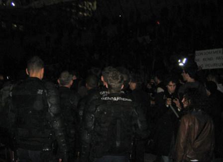 La Défense : La police démonte les tentes des Indignés