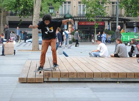 La nouvelle place de la République, déjà hot spot pour les skaters parisiens