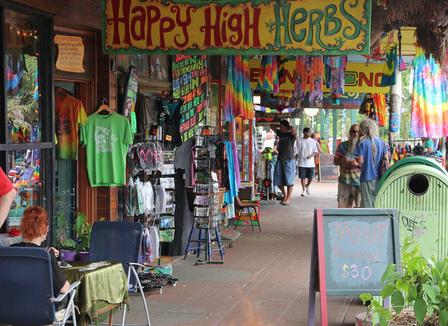 Mylène reste quelques heures à Nimbin, le DisneyLand de la marijuana
